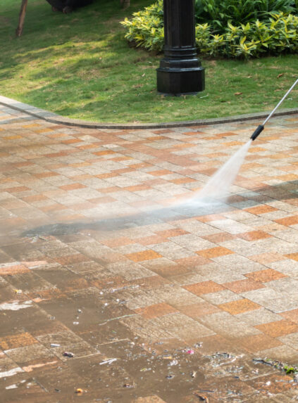 Outdoor floor cleaning with a pressure water jet on street