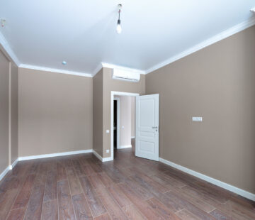 Empty room after repairs in an apartment building. Fresh renovated room with wooden floor